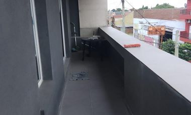 EXCELENTE OPORTUNIDAD A ESTRENAR - GALPON 430m2 - CON 6 DEPARTAMENTOS 2 Amb  - SAN JUSTO