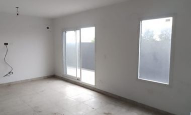 EXCELENTE OPORTUNIDAD A ESTRENAR - GALPON 430m2 - CON 6 DEPARTAMENTOS 2 Amb  - SAN JUSTO