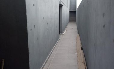 EXCELENTE OPORTUNIDAD A ESTRENAR - GALPON 430m2 - CON 6 DEPARTAMENTOS 2 Amb  - SAN JUSTO