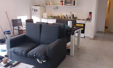 EXCELENTE OPORTUNIDAD A ESTRENAR - GALPON 430m2 - CON 6 DEPARTAMENTOS 2 Amb  - SAN JUSTO