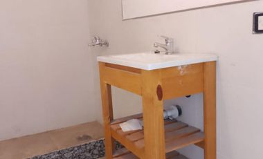 EXCELENTE OPORTUNIDAD A ESTRENAR - GALPON 430m2 - CON 6 DEPARTAMENTOS 2 Amb  - SAN JUSTO