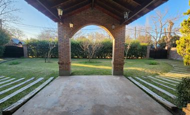 Casa en venta de 3 dormitorios, con Jardín y Piscina en Ibarlucea, Centro