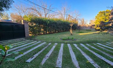 Casa en venta de 3 dormitorios, con Jardín y Piscina en Ibarlucea, Centro