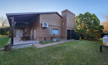 Casa en venta de 3 dormitorios, con Jardín y Piscina en Ibarlucea, Centro