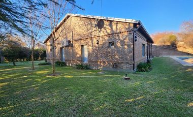 Casa en venta de 3 dormitorios, con Jardín y Piscina en Ibarlucea, Centro