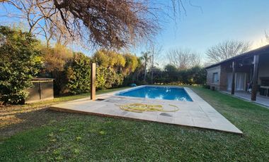 Casa en venta de 3 dormitorios, con Jardín y Piscina en Ibarlucea, Centro