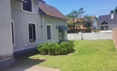 Casa antigua en  Venta a metros de Libertador al rio