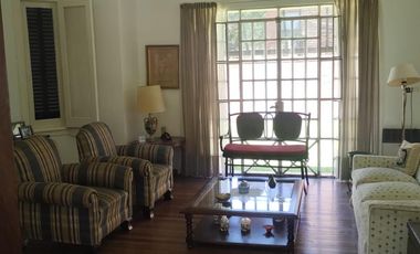 Casa antigua en  Venta a metros de Libertador al rio