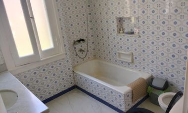 Casa antigua en  Venta a metros de Libertador al rio