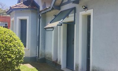 Casa antigua en  Venta a metros de Libertador al rio