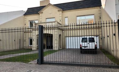 Hermoso Chalet 5 ambientes en venta en Merlo