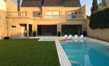 Hermoso Chalet 5 ambientes en venta en Merlo