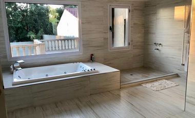 Hermoso Chalet 5 ambientes en venta en Merlo