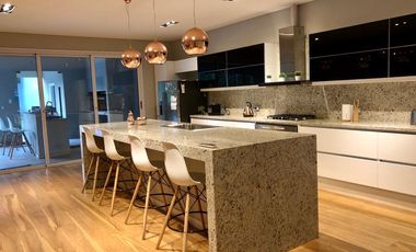 Hermoso Chalet 5 ambientes en venta en Merlo