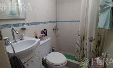 Venta casa para dos familias con cochera en Bernal Oeste