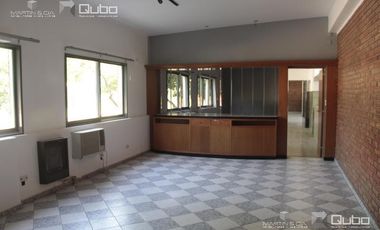 Galpon sobre Avenida Malvinas