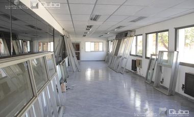 Galpon sobre Avenida Malvinas