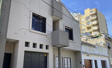 Venta casa 5 ambientes con cochera en Wilde