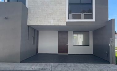 ESTRENA HERMOSA CASA A 1 MINUTO DE LA 11 SUR Y  AVE.MARGARITAS