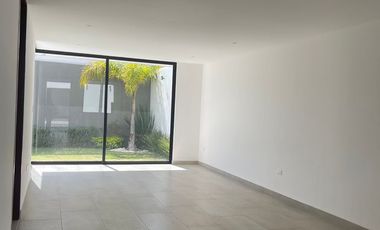 ESTRENA HERMOSA CASA A 1 MINUTO DE LA 11 SUR Y  AVE.MARGARITAS