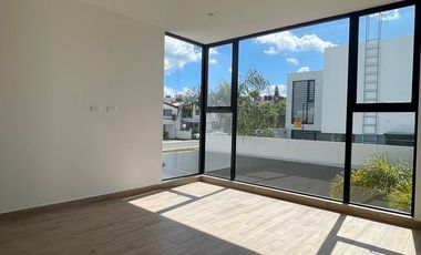 ESTRENA HERMOSA CASA A 1 MINUTO DE LA 11 SUR Y  AVE.MARGARITAS