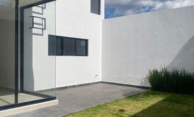 ESTRENA HERMOSA CASA A 1 MINUTO DE LA 11 SUR Y  AVE.MARGARITAS