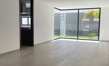 ESTRENA HERMOSA CASA A 1 MINUTO DE LA 11 SUR Y  AVE.MARGARITAS