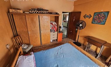 Venta de casa 5 ambientes con cochera y local en  Sarandí