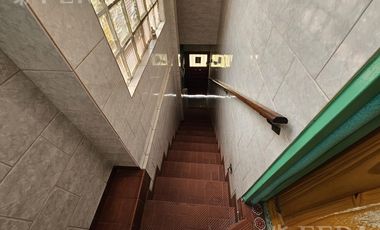 Venta de casa 5 ambientes con cochera y local en  Sarandí