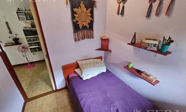 Venta de casa 5 ambientes con cochera y local en  Sarandí