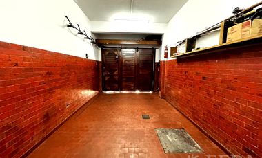 Venta de casa de 5 ambientes con cochera y quincho en Wilde