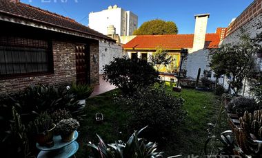 Venta de casa de 5 ambientes con cochera y quincho en Wilde