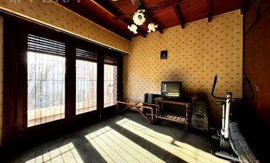 Venta de casa de 5 ambientes con cochera y quincho en Wilde