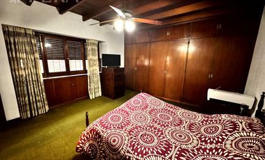 Venta de casa de 5 ambientes con cochera y quincho en Wilde