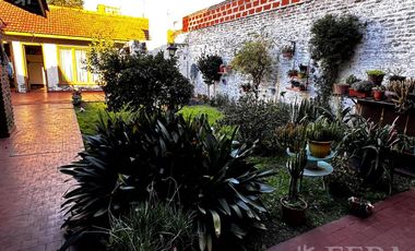 Venta de casa de 5 ambientes con cochera y quincho en Wilde