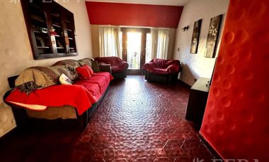 Venta de casa de 5 ambientes con cochera y quincho en Wilde