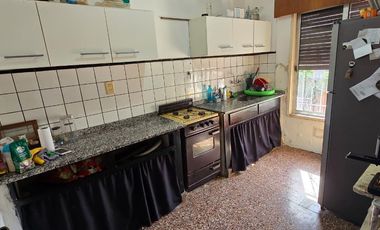 Casa-Venta-4 amb., Fondo c/quincho/Garagae/Lavadero/Jardin-Isidro Casanova