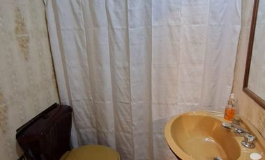 3 DE FEBRERO 900 piso al frente 2 dormitorios. Balcón