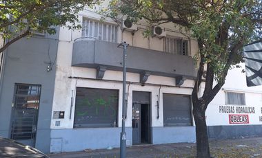 Av. Alberdi 410 bis  local