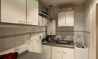 Venta casa 5 ambientes con cochera, quincho y fondo libre con piscina en Villa Domínico