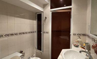 Venta casa 5 ambientes con cochera, quincho y fondo libre con piscina en Villa Domínico