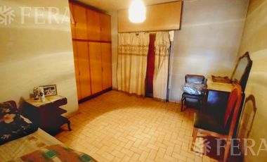 Venta de Casa 5 ambientes con cochera en Sarandi