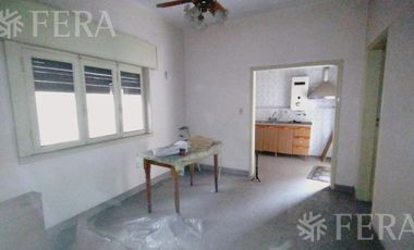 Venta de Casa 5 ambientes con cochera en Sarandi