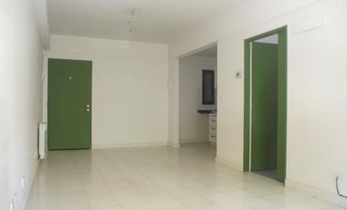 Monoambiente amplio y muy luminoso en Coghlan al fte