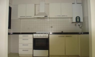 Monoambiente amplio y muy luminoso en Coghlan al fte