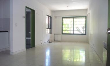 Monoambiente amplio y muy luminoso en Coghlan al fte