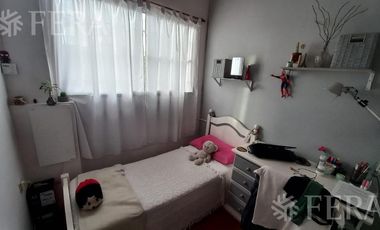 Venta casa 5 ambientes con patio con parrilla y terraza en Wilde (30667)