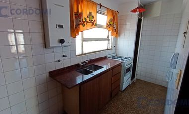 Venta Departamento de 2 ambientes  con Balcón sobre Av. 25 de Mayo