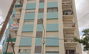 Venta Departamento de 2 ambientes  con Balcón sobre Av. 25 de Mayo