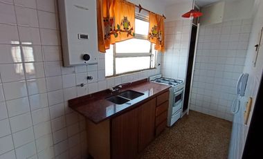 Venta Departamento de 2 ambientes  con Balcón sobre Av. 25 de Mayo